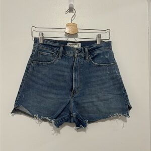 A&F 4” mom short, high rise